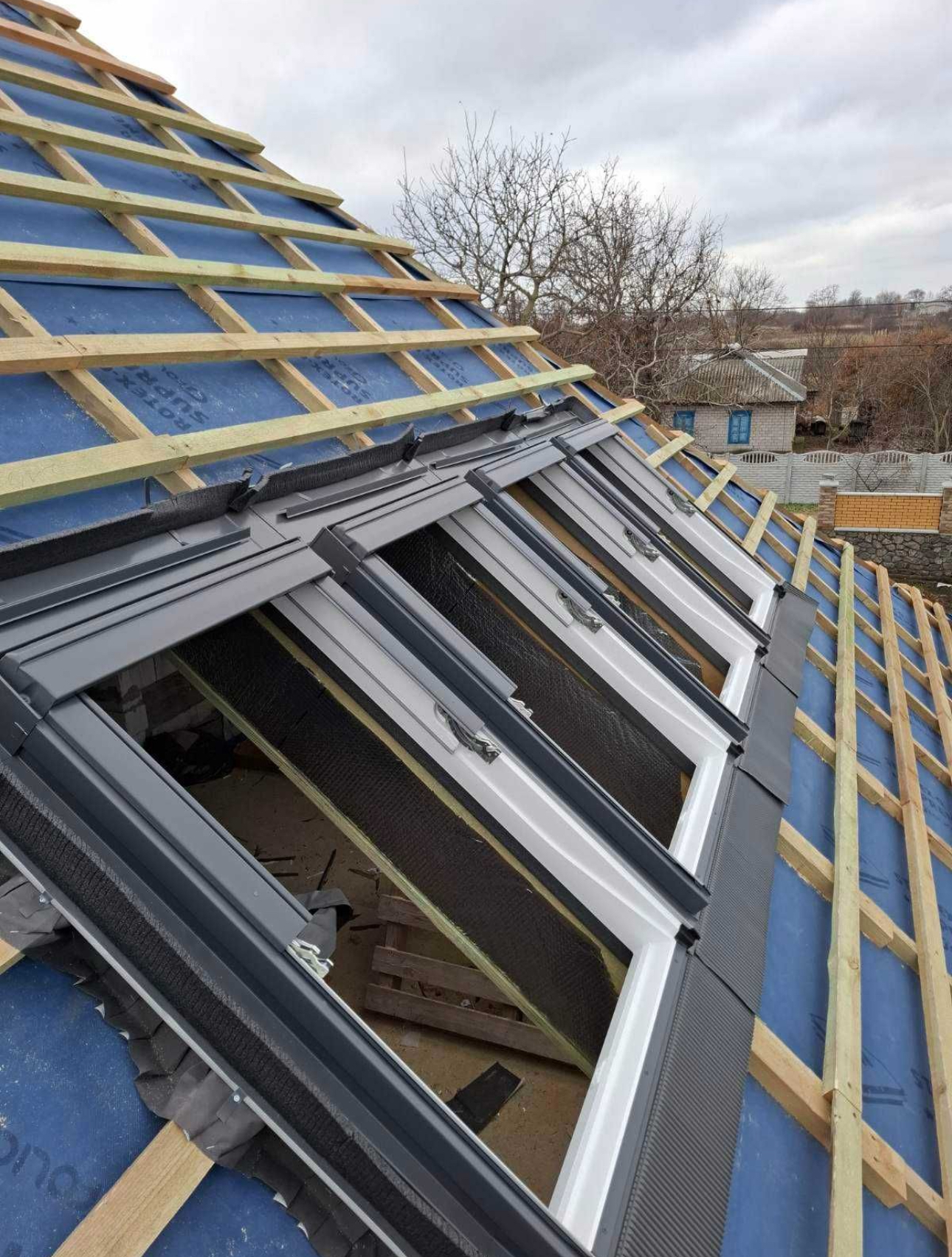 Будівництво мансарди під ключ з ламаною покрівлею в Дніпрі